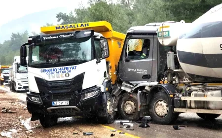 Torba- Gölköy yolunda kamyonlar çarpıştı faciadan dönüldü
