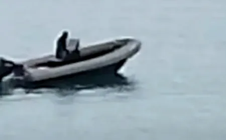 Acemi göçmen kaçakçısı rotayı şaşırıp Yunan adasına dalınca yakalandı