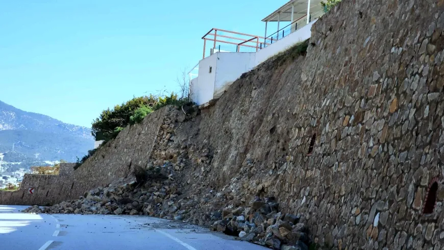 Ortakent’te turistik karayolunda yol iki aydır böyle, evler tehlikede, karayolları yapım işini marta bırakmış