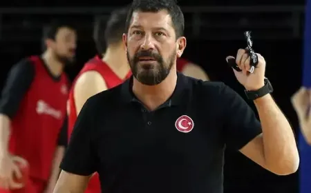 A Milli Takım eski hocası Ufuk Sarıca Muğla'da hastaneye kaldırıldı