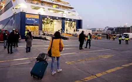 Feribottan denize düşen kadın yolcu aranıyor