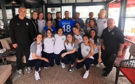 Vali İdris Akbıyık Yalıkavak hentbol takımını kutladı