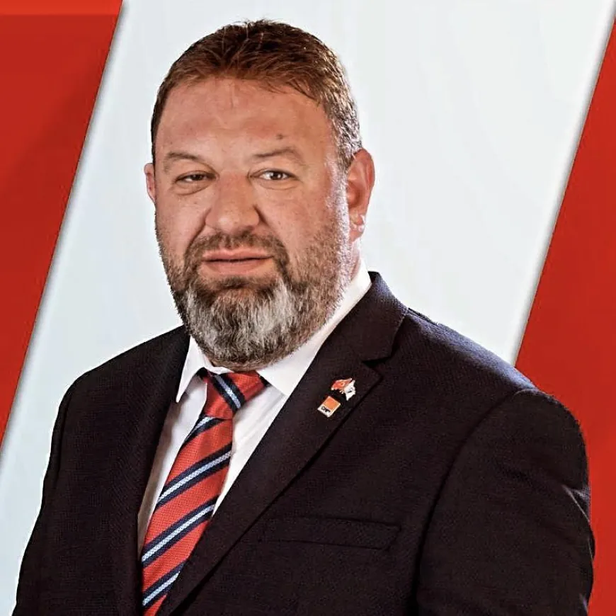 CHP’li Belediye Meclis üyesi Karakaya kaçak yapıdan sabıkalı çıktı, açıklama yaptı.