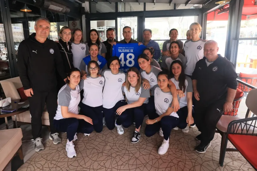 Vali İdris Akbıyık Yalıkavak hentbol takımını kutladı