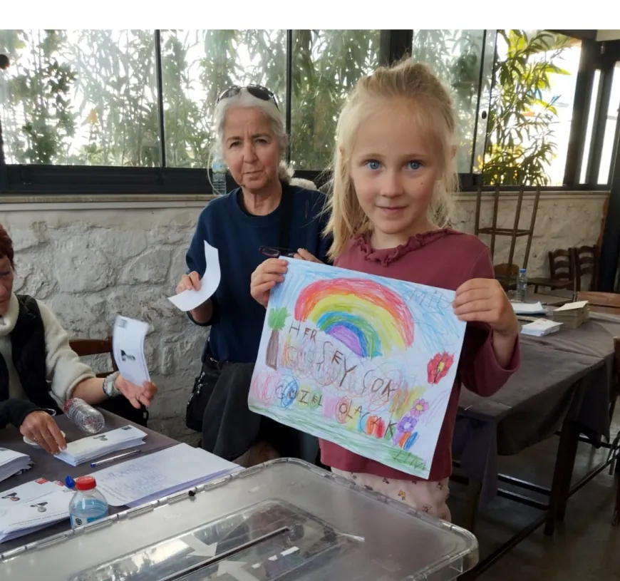 5 YAŞINDAKİ MİLA "HERŞEY ÇOK GÜZEL OLACAK RESMİ" İLE SANDIĞA GELDİ