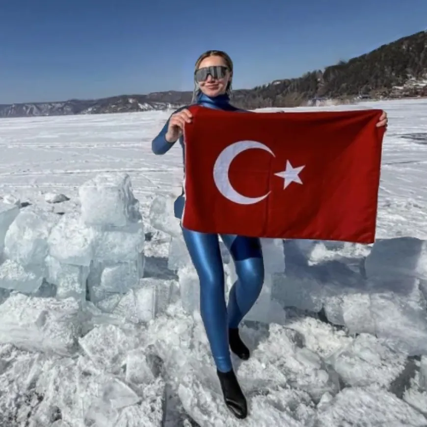 Şahika Ercümen, iklim krizi için Baykal Gölü'ne daldı