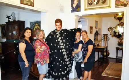 Sanat Güneşi Zeki Müren Bayram’da unutulmadı, ziyaretçi akınına uğradı