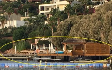 15 YILDIR HALKA KAPALI KOYDAKİ DUVAR VE  İSKELEYE YIKIM KARARI