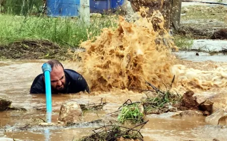 Torba’da su isale hattı yine patladı, tonlarca su boşa aktı, işçilerin zor anları kameraya yansıdı
