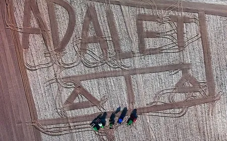 Çiftçi tarlasında Adalet arıyor, tarlasına Adalet ve ATA yazdı