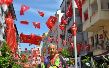 Emekli Terzi’nin 23 Nisan aşkı cadde ve sokaklarını donattı