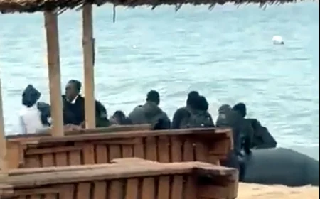 Göçmenler  halk plajına böyle çıktı