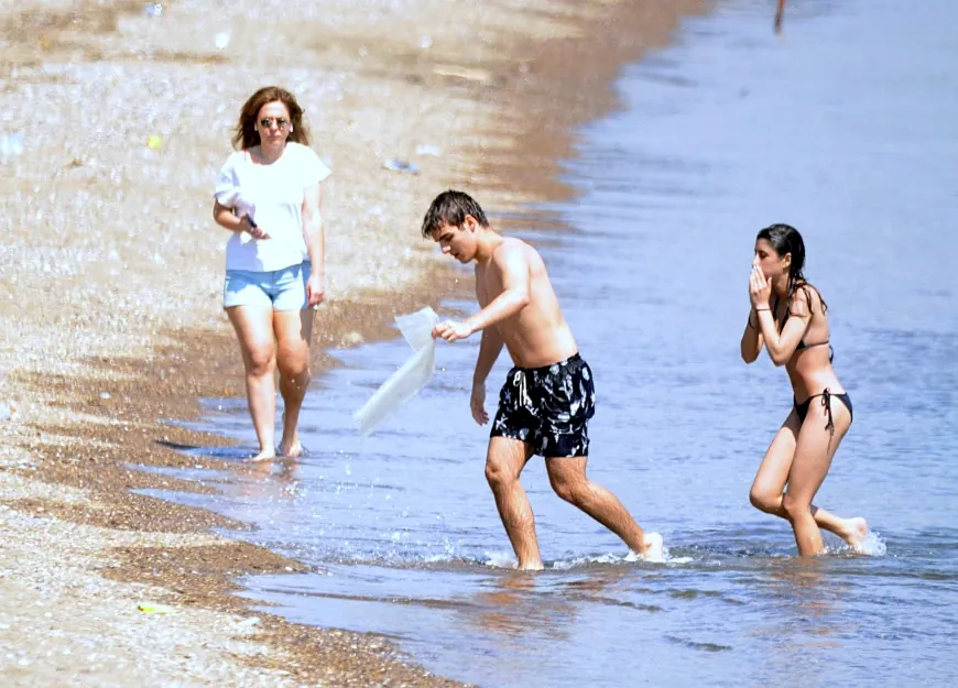 Bodrum’da güneşi gören sahile koştu, yüzdü, güneşlendi