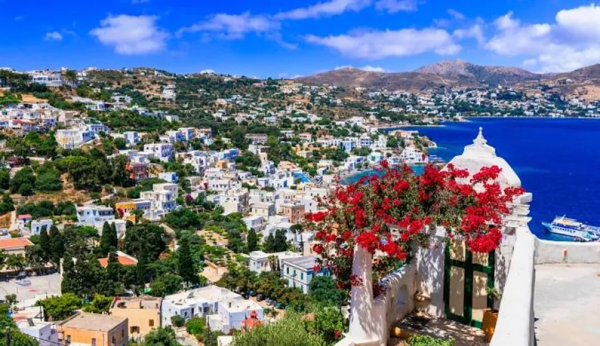 Sahte belgeyle turistik adaya giden Türk kadını tutuklandı