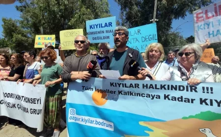 BODRUM'DA HER YER AYNI....Gümüşlük halk plajında "Sezon başladı işgaller hortladı" eylemi yaptılar