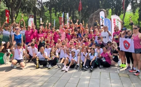 İzmir’de binlerce kişi  Zübeyde annelerine koştu kupaları topladılar