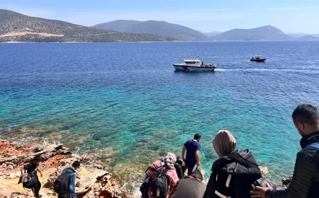 Kara Adada mahsur kalan göçmenler ve göçmen kaçakçısı kurtarıldı