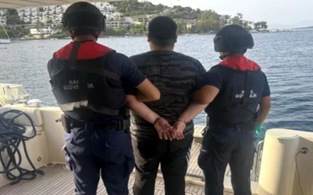 Aranan cinayet zanlısı motor yat ile yurt dışına kaçarken yakalandı