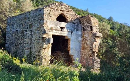 Bodrum’daki  1500 yıllık manastır zamana direniyor