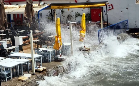 Bodrum’da lodos etkili oldu deniz çöp doldu