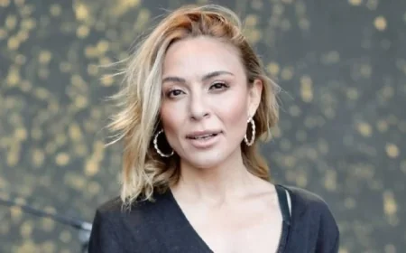 Ziynet Sali konserinde şarkı söylerken sahnede bayıldı