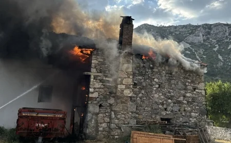 OCAKTA UNUTULAN YEMEK 2 EVİ KÜL ETTİ