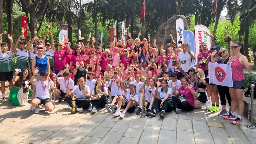 İzmir’de binlerce kişi Zübeyde annelerine koştu kupaları topladılar