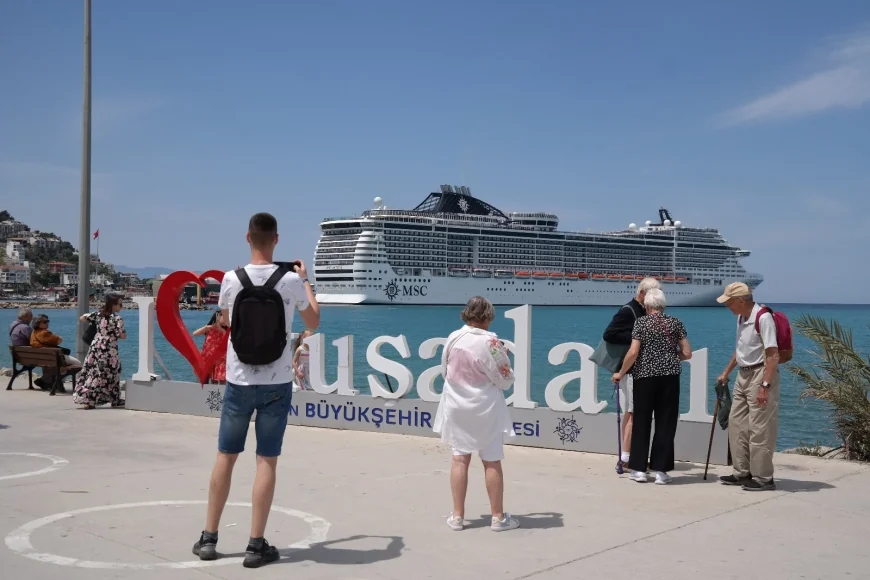 MSC Divina 4 bin 748 yolcusuyla geldi