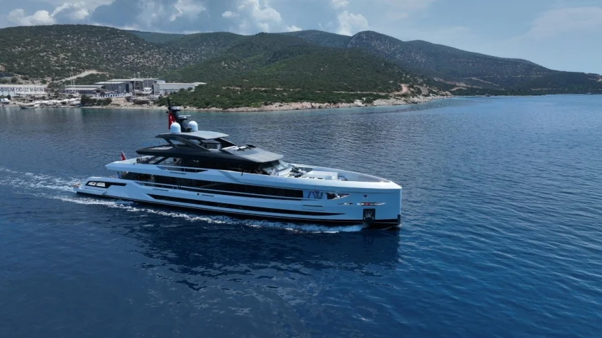 Bodrum tersanelerinde yapılan 50 metrelik yat denize indirildi