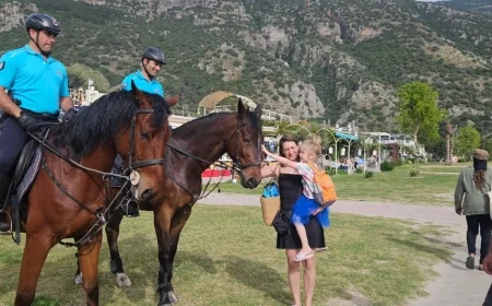 Atlı jandarma sahillerde göreve başladı turistlerin ilgi odağı oldu