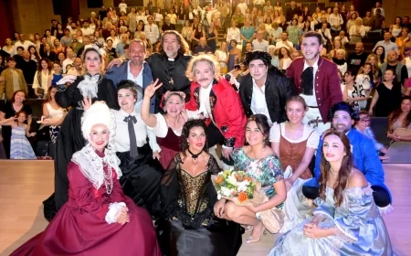 Anne ve babalar oyuncu oldu Tartuffe’yi sahneye koydu