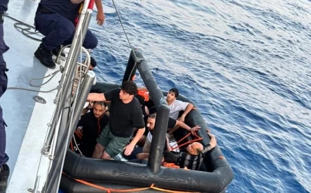 Yunanistan unsurlarının Türk karasularına iteklediği 44 göçmen kurtarıldı