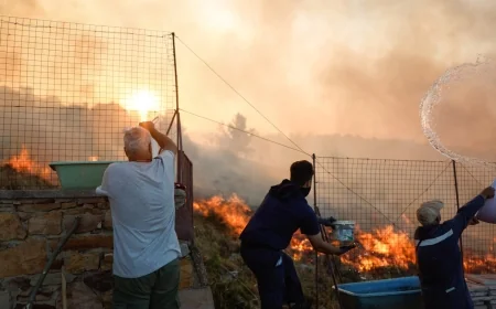 Turistik ada yanıyor, olağanüstü hal ilan edildi, 180 bin sakız ağacı evler arabalar yandı