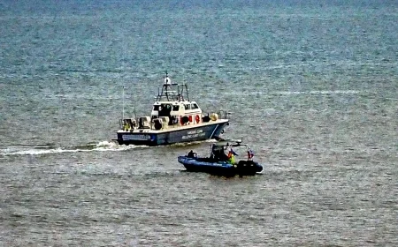 Bodrum açıklarında bottan düşen 7 yaşındaki çocuk için arama kurtarma çalışması başlatıldı