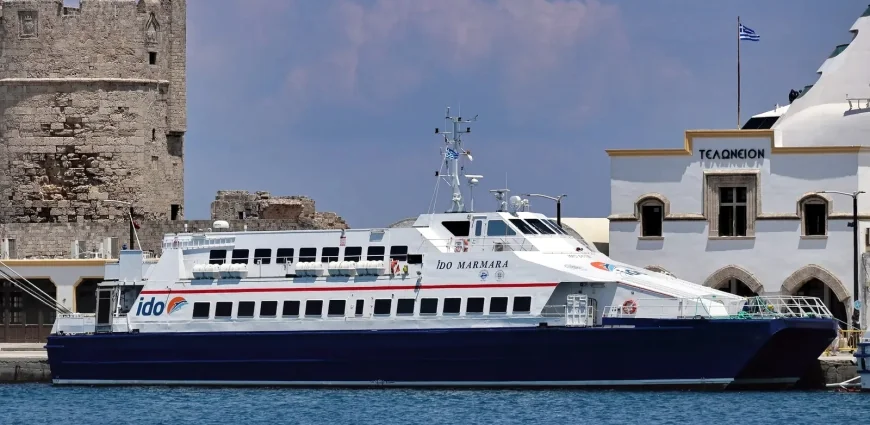 Fethiye Rodos seferini yapan Türk feribotuna Rodos’ta eksik evraktan sefer yasağı getirildi