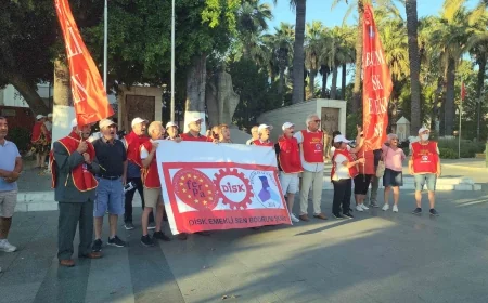 Bodrum’da emekliler meydana indi :BİZLERİ YAŞARKEN ÖLDÜRDÜLER, BİZLERİ YAŞAYAN ÖLÜ HALİNE GETİRDİLER