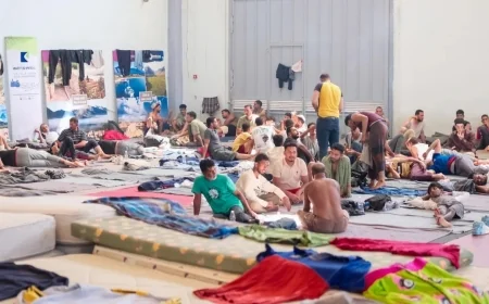 Turistik ada barut fıçısı gibi, 15 bin göçmen geldi, durum kontrolden çıktı