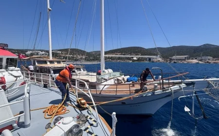 Bodrum açıklarında su alan tur teknesindeki 6 turist kurtarıldı