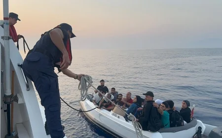 Bodrum açıklarında tekne ile sürüklenen göçmenler kurtarıldı