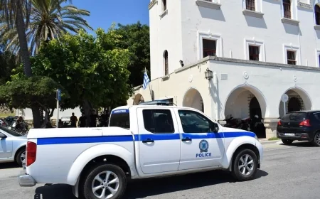 Kırmız bültenle aranan Türk komşu adada yakalandı