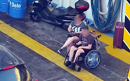 AB üyesi Yunanistan’da engelli çocuğu feribotun garajında 40 derece sıcakta yolculuk yaptırdılar kaptana soruşturma açıldı