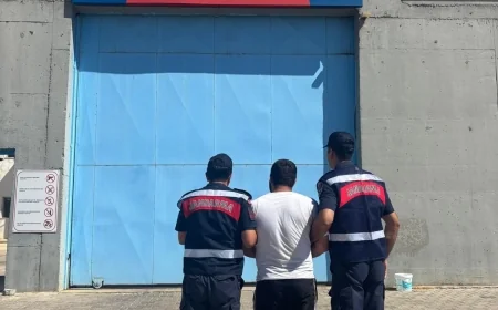 Cinayetten aranan iki kişi sokakta yakalandı