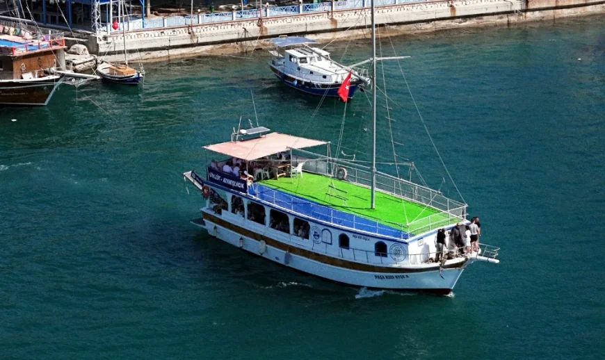 Güllük körfezinde tekne dolmuş seferleri başladı