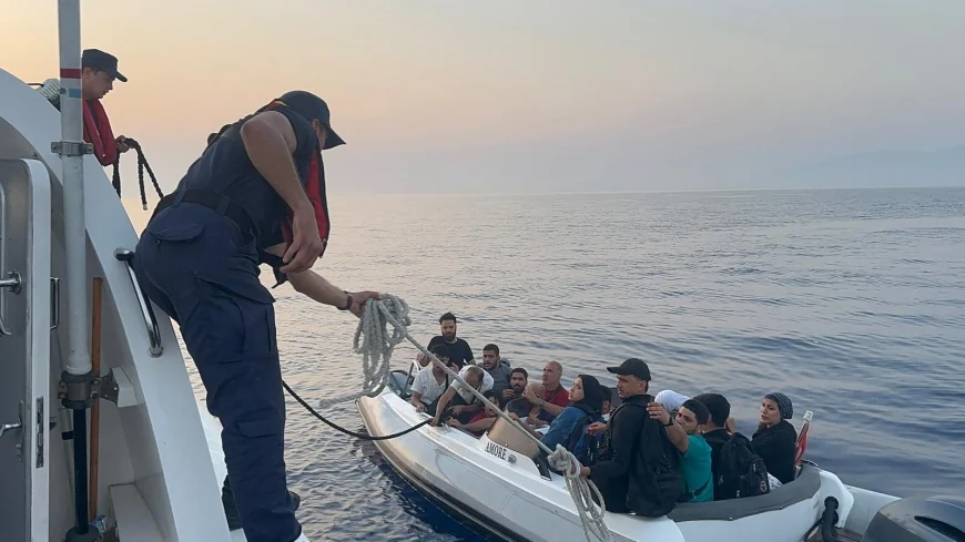 Bodrum açıklarında tekne ile sürüklenen göçmenler kurtarıldı