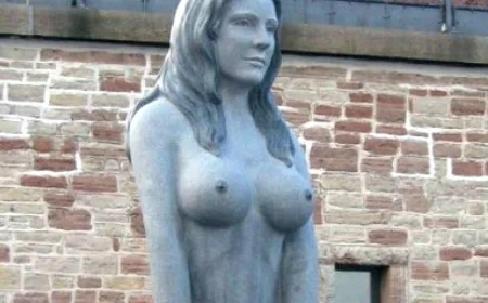 Üstü çıplak denizkızı heykeli ülkeyi ikiye böldü “Pornografik “ diyenler heykelin kaldırılmasını istedi