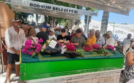 Sanatçı Selçuk Alagöz dualarla İstanbul’a yollandı