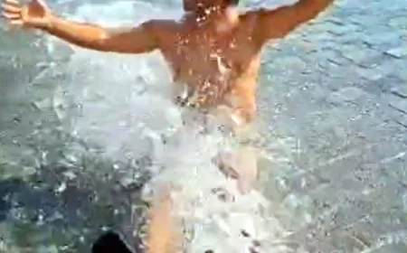 KİM DEMİŞ BODRUM'DA SU YOK DİYE....Susuz Bodrum’da suyu bulan vatandaşın hali