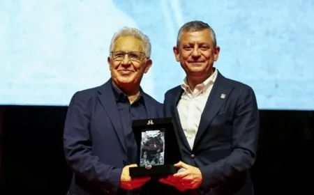 Zülfü Livaneli’ye Hacı Bektaş Veli Dostluk ve Barış Ödülü verildi.