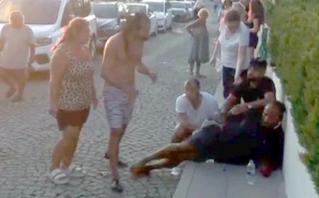 VİDEOLU HABER…Bodrum’daki  şezlong kavgası sokağa taştı bir kişi bıçaklandı