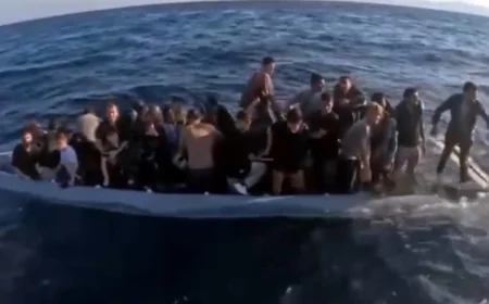 Ege’nin ortasında faciaya ramak kala, batmakta olan bottan son anda kurtarıldılar